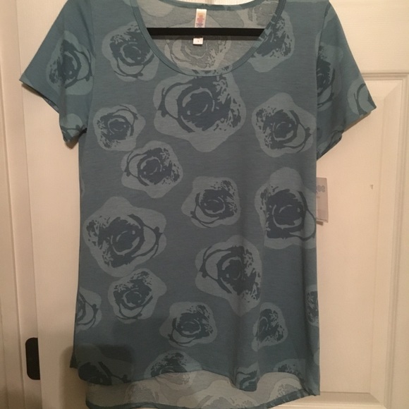 Size Small LuLaRoe Classic T - Picture 1 of 3